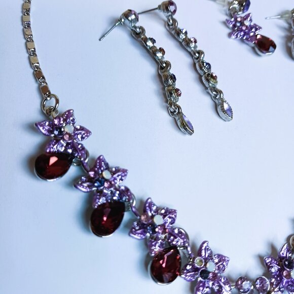 PURPLEs MAUVEs Statement Necklace & 2 Pairs of Earring Glass Worn Once - Picture 2 of 6